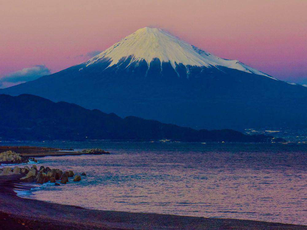 pemandangan Gunung Fuji dari Pantai Miho, Shizuoka (unsplash.com/juliebaa)