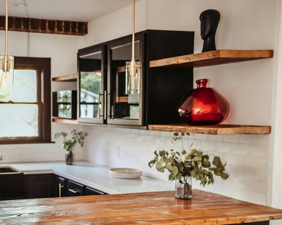 ilustrasi lemari kaca (unsplash.com/Michael DeMarco)