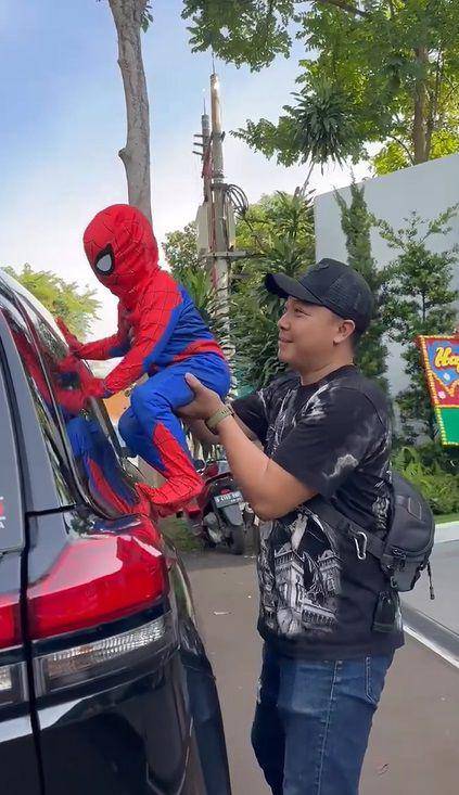 potret Cipung cosplay jadi Spiderman (instagram.com/raffinagita1717)