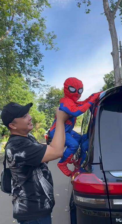 potret Cipung cosplay jadi Spiderman (instagram.com/raffinagita1717)