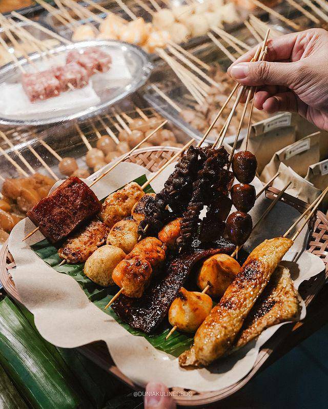 Angkringan depan PUPR Kediri (instagram.com/duniakulinerbdg)