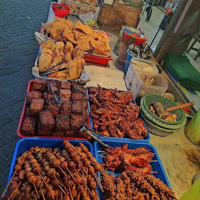 Angkringan Hek Solo Mbah Gondrong (instagram.com/angkmbahgondrong)