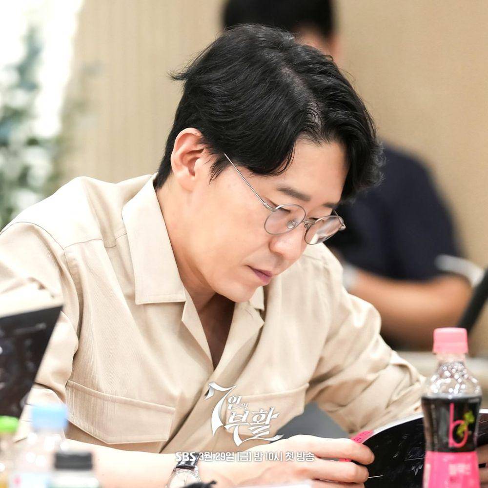 Uhm Ki Joon di script reading drama The Escape of the Seven 2 (instagram.com/sbsdrama.official)