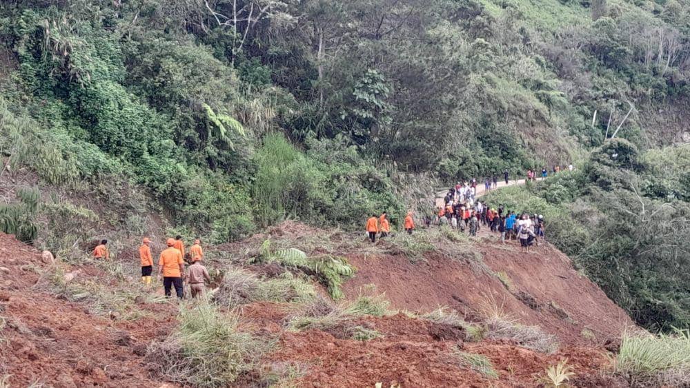 Peristiwa tanah longsor menelan korban jiwa di Kecamatan Bastem Utara, Kabupaten Luwu, Sulawesi Selatan, Senin (26/2/2024). (Dok. Basarnas Sulsel)