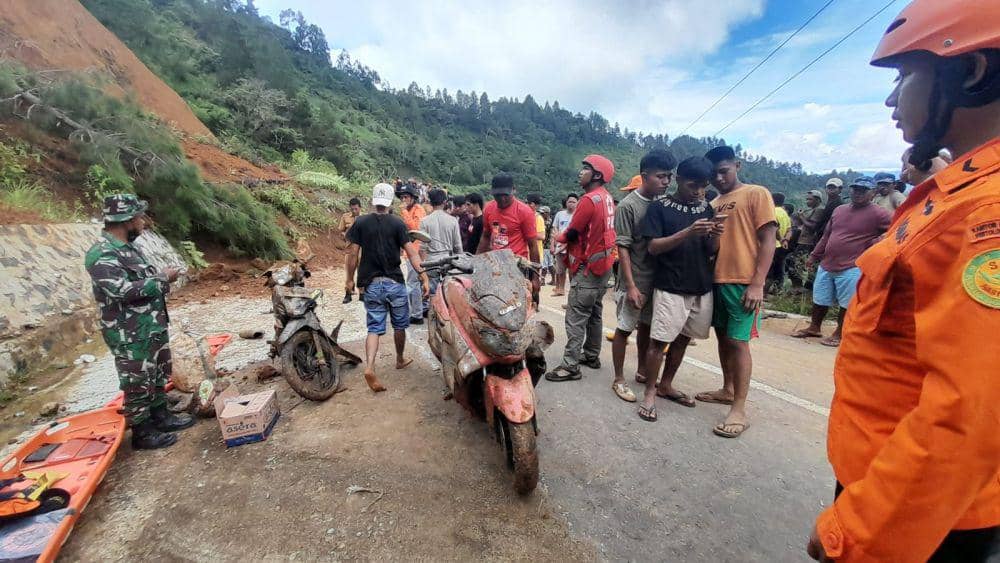 Peristiwa tanah longsor menelan korban jiwa di Kecamatan Bastem Utara, Kabupaten Luwu, Sulawesi Selatan, Senin (26/2/2024). (Dok. Basarnas Sulsel)