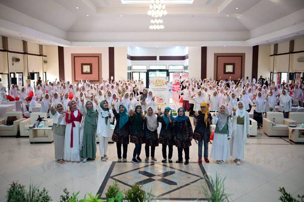 PT Unilever Indonesia Tbk bersama Kemenag Jateng mengedukasi ratusan santri pola hidup bersih sehat untuk menyambut Ramadan di Semarang, Senin (26/2/2024). (dok. Unilever)