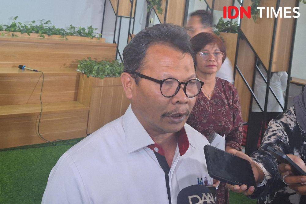 Asisten Deputi (Asdep) Perlindungan Hak Perempuan Pekerja dan Tindak Pidana Perdagangan Orang Kemen PPPA, Prijadi Santoso dalam agenda Media Talk di kantor KemenPPPA, Jakarta Pusat, Senin (26/2/2024) (IDN Times/Lia Hutasoit)