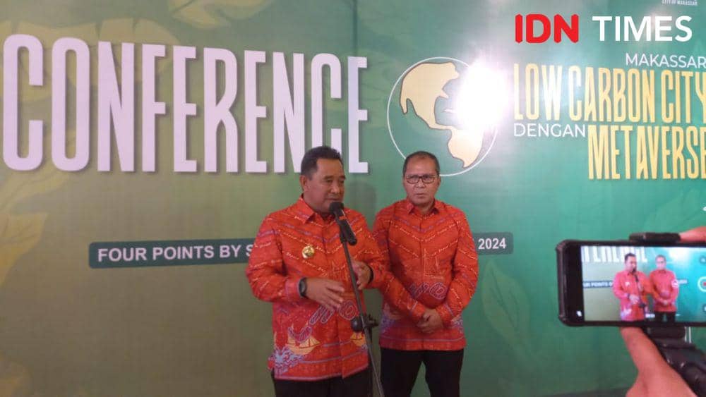 Pj Gubernur Sulsel, Bahtiar Baharuddin dan Wali Kota Makassar, Danny Pomant, Senin (26/2/2024). IDN Times/Ashrawi Muin