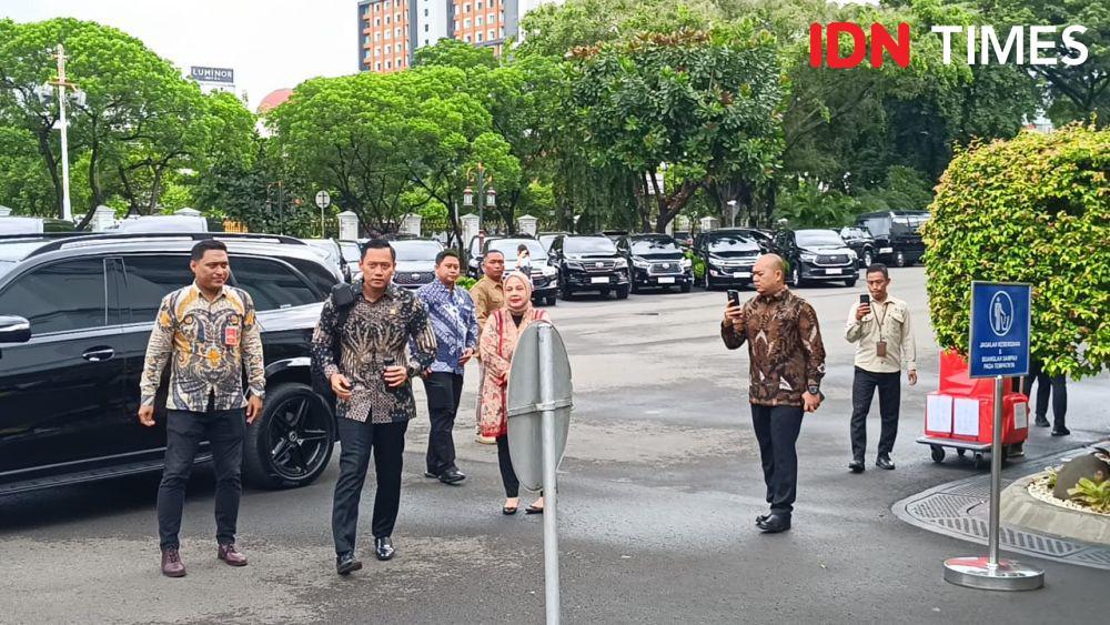 Bawa Ransel, AHY Perdana Ikut Sidang Kabinet Paripurna di Era Jokowi