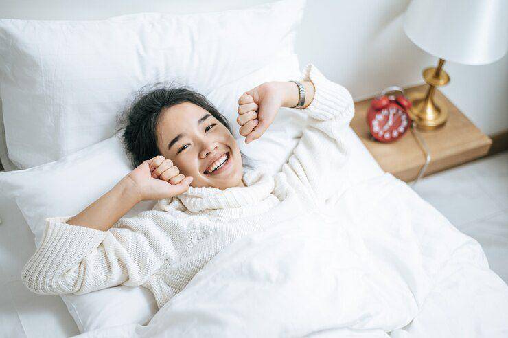 bangun tidur dalam keadaan segar (freepik.com/jcomp)