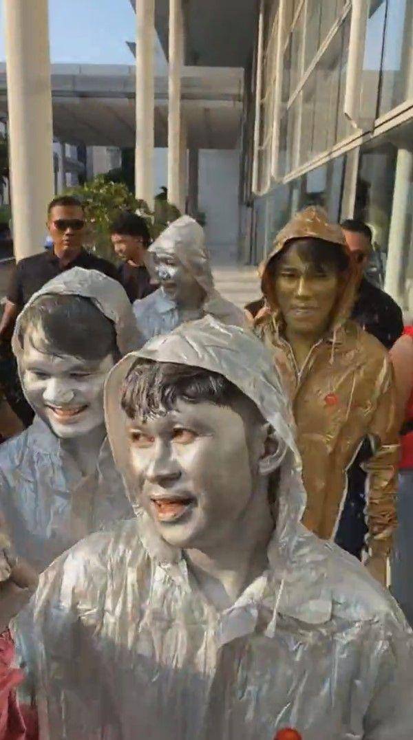 cast Agak Laen jadi manusia silver (instagram.com/pilem.agak.laen)