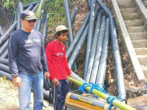 Pemasangan jaringan pipa proyek SPAM Pantai Selatan Lotim (IDN Times/Ruhaili)