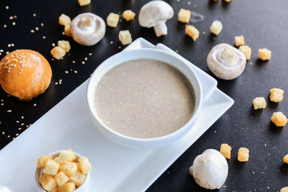 mushroom sauce (freepik.com/stockking)
