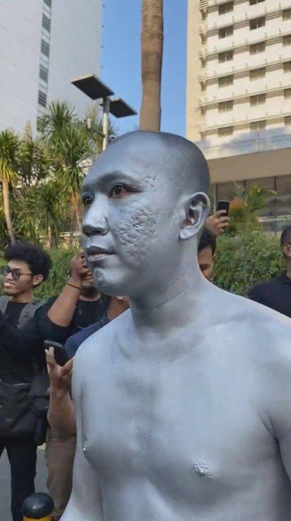 cast Agak Laen jadi manusia silver (instagram.com/pilem.agak.laen)