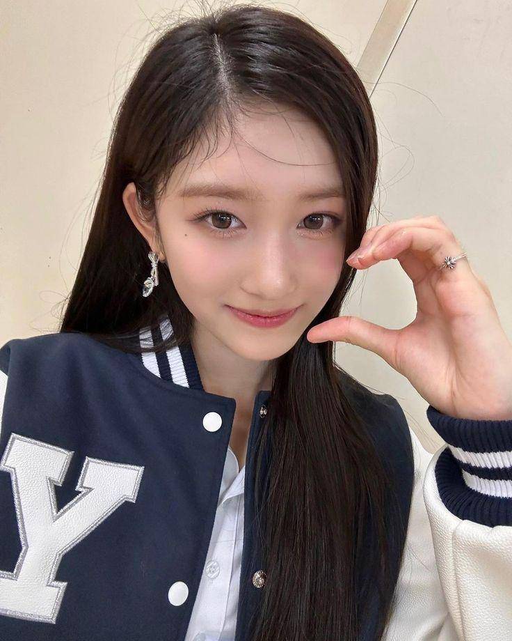 potret Leeseo IVE (instagram.com/ivestarship)