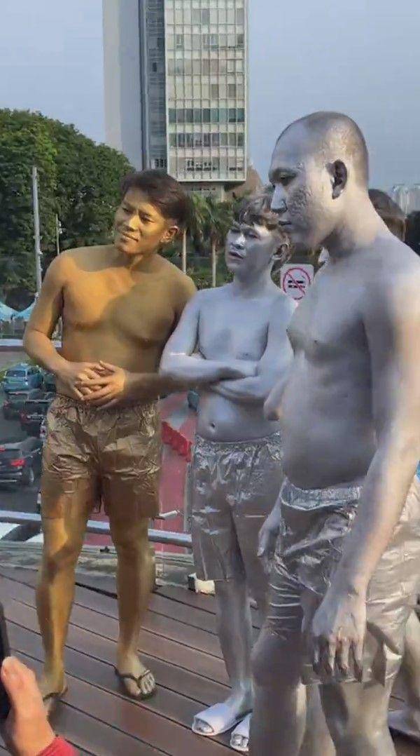 cast Agak Laen jadi manusia silver (instagram.com/pilem.agak.laen)