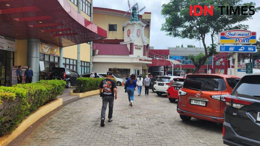 Para korban didampingi kuasa hukum usai mengikuti tes psikologi forensik di RS Polri Kramat Jati, Jakarta. (IDNTimes/Dicky)