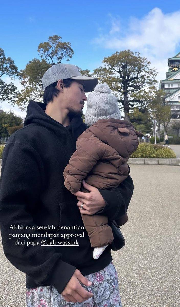 potret Jennifer Coppen perdana tunjukkan wajah anak saat liburan di Jepang (instagram.com/jennifercoppenreal20)