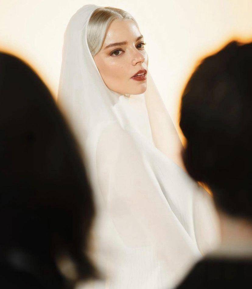 potret Anya Taylor Joy dalam gala premier film Dune: Part Two (Instagram.com/anyataylorjoy)