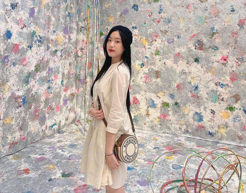 potret Aheye 4EVE (instagram.com/aheyekrn_)