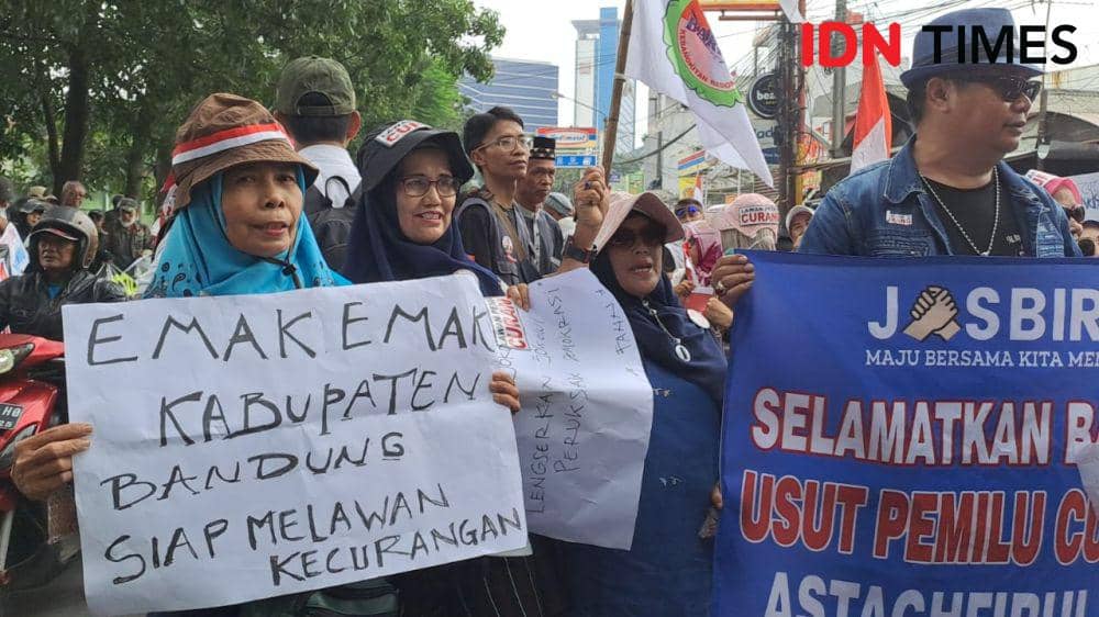 Ratusan Emak-emak di Jabar Tolak Hasil Pemilu 2024!