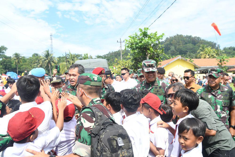 Gaya KSAD Maruli Bantu 32 Titik Air Bersih di Desa Tipar Banyumas