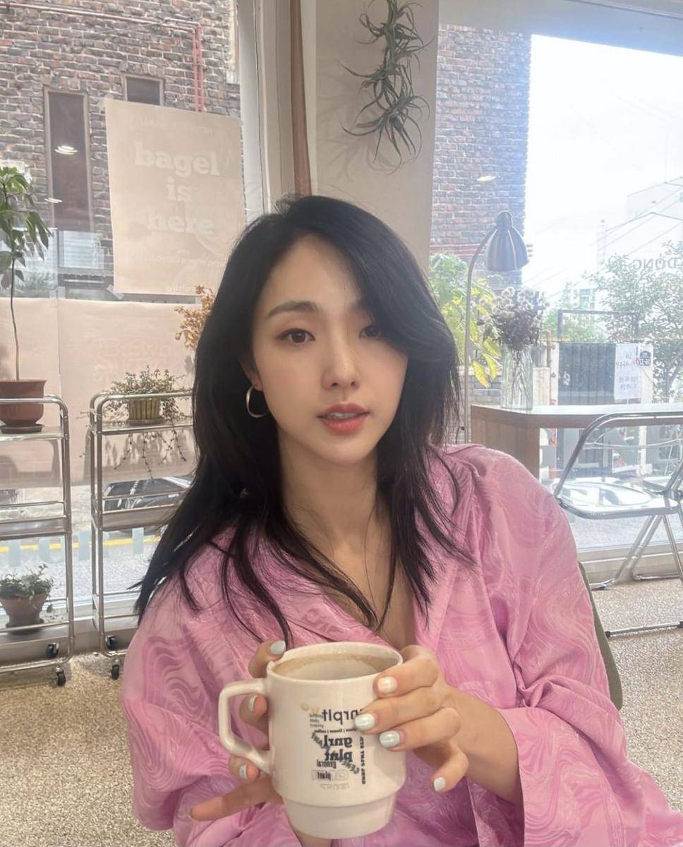 potret Park Ah In pemeran Wedding Impossible (instagram.com/official_ahinpark)