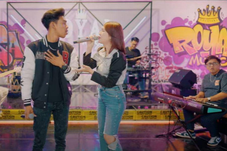 cuplikan video klip lagu Kalah - Happy Asmara