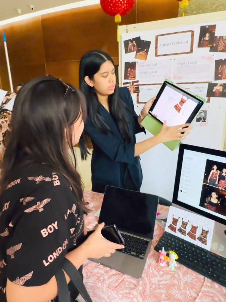 potret Almira Yudhoyono gelar pameran baju batik (instagram.com/annisayudhoyono)