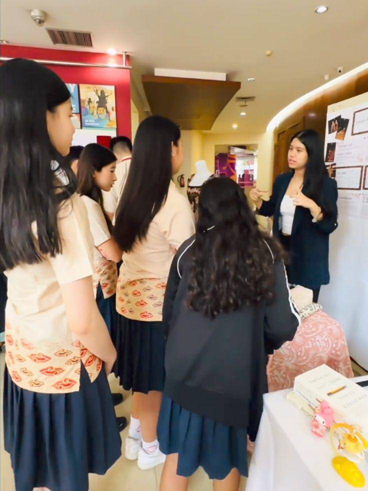 potret Almira Yudhoyono gelar pameran baju batik (instagram.com/annisayudhoyono)
