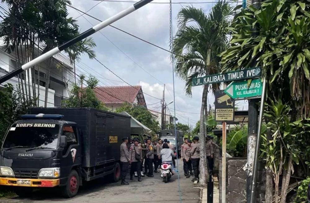 Situasi kantor ICW ketika hendak didemo pada Senin, 26 Februari 2024. (Dokumentasi ICW)