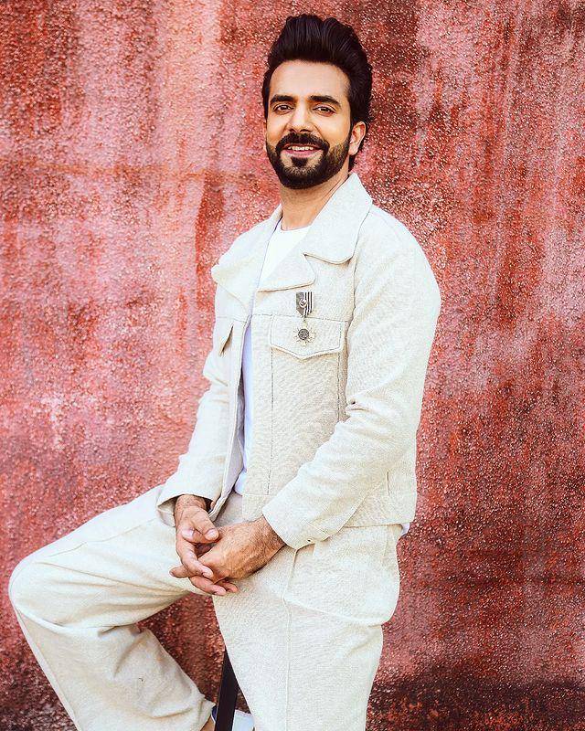 Manit Joura (instagram.com/manitjoura)
