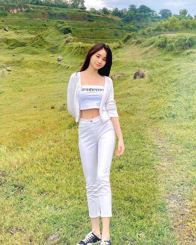 Potret OOTD Caatez (instagram.com/catherineealicia)