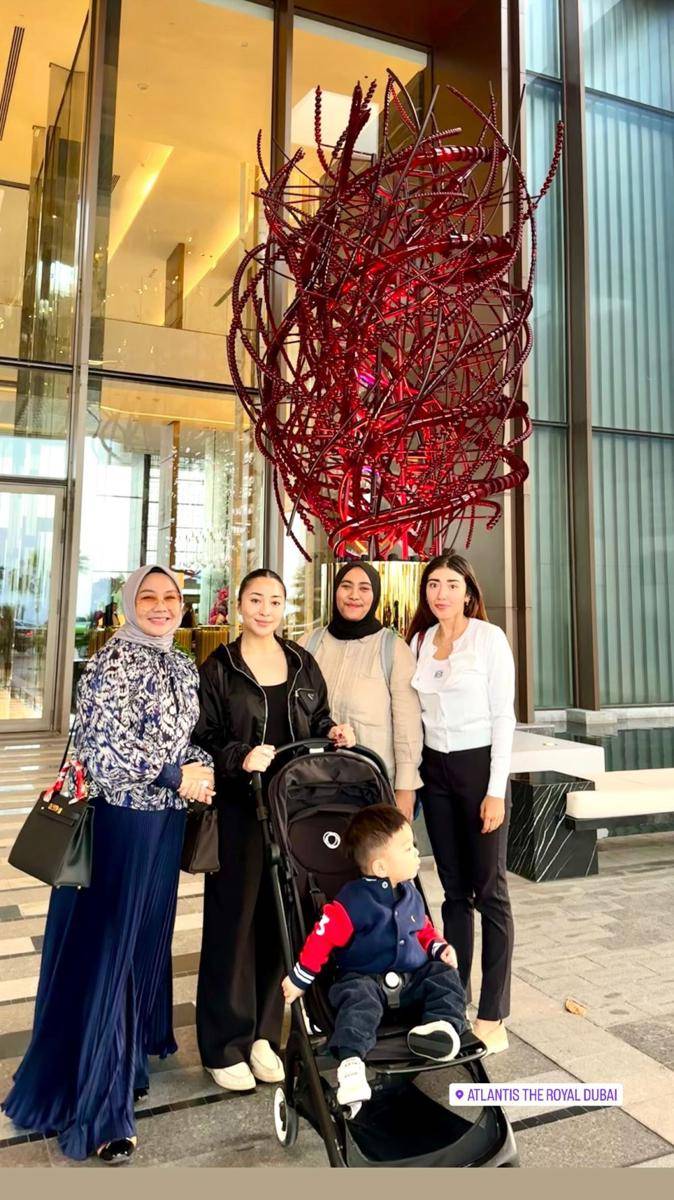 potret Nikita Willy dan keluarga di Dubai (instagram.com/yorafebrina)