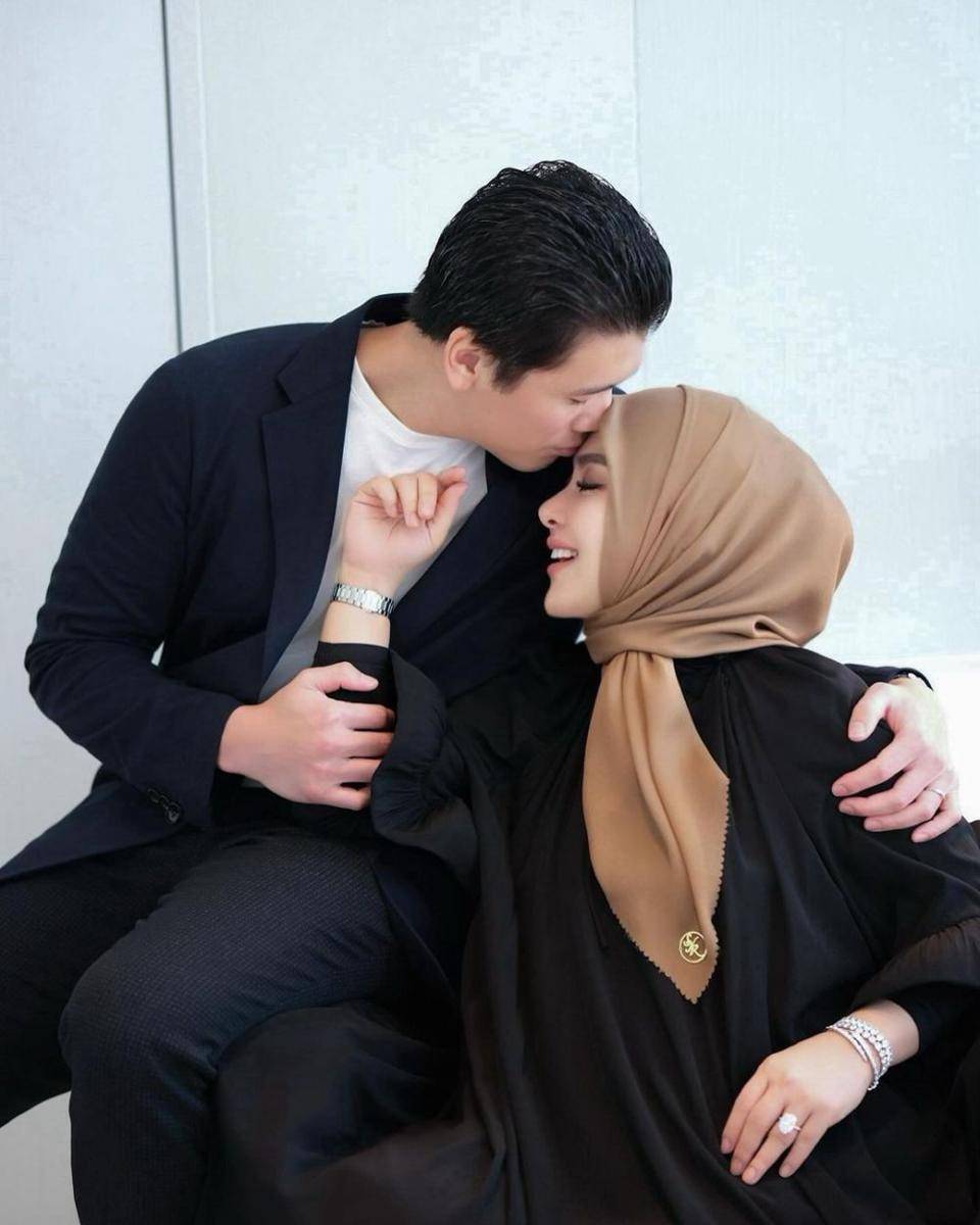 Anniversary Syahrini (Instagram.com/reinobarack)