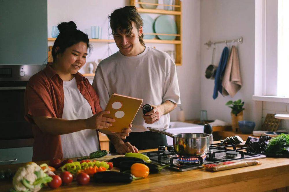 ilustrasi eksplorasi kuliner lewat media sosial (pexels.com/Anna Shvets)