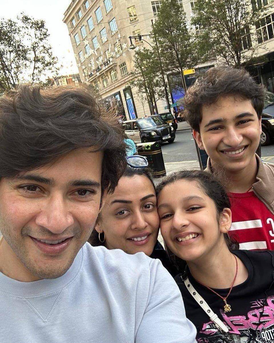 keluarga Mahesh Babu (instagram.com/urstrulymahesh)