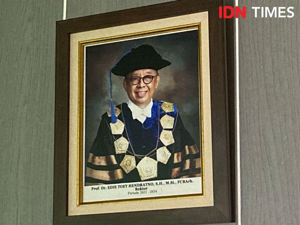 Korban Pelecehan Seksual Minta Dikti Cabut Gelar Profesor Edie Toet