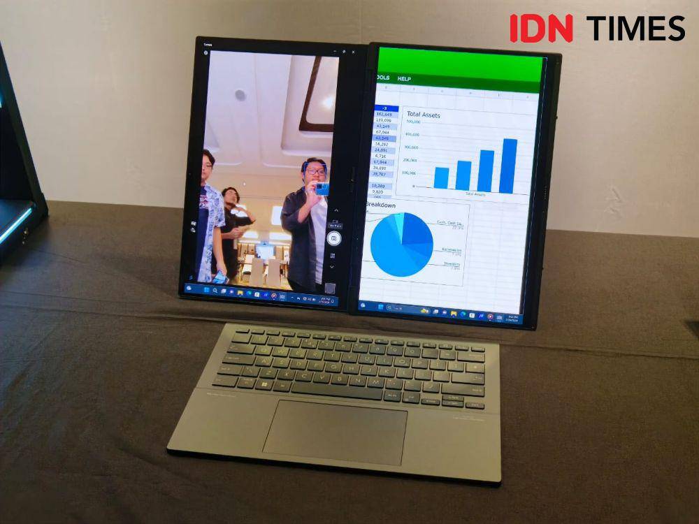 ASUS Zenbook DUO (IDN Times/Fatkhur Rozi)