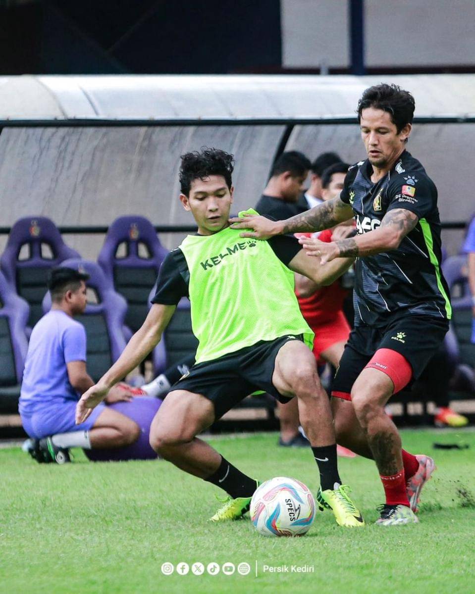 Pemain Persik Kediri saat berlatih. Instagram.com/ persikfcofficial