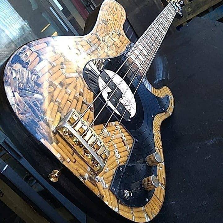 potret bass desain nyentrik (reddit.com/user/Daniel_Melzer)