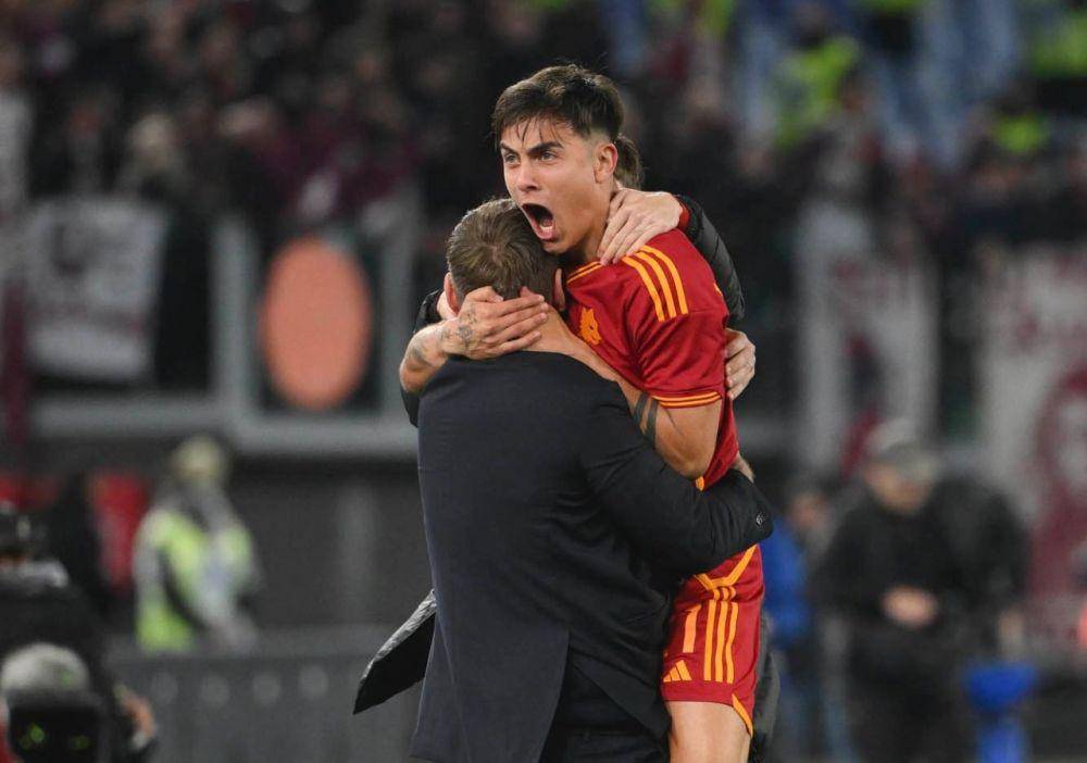 Selebrasi Paulo Dybala usai membobol gawang Torino, Selasa (27/2/2024). (X/@ASRomaEN).