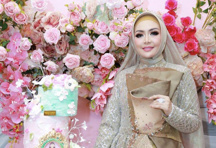 7 Potret Perayaan Ultah ke-45 Eddies Adellia, Banjir Kado dan Bunga!