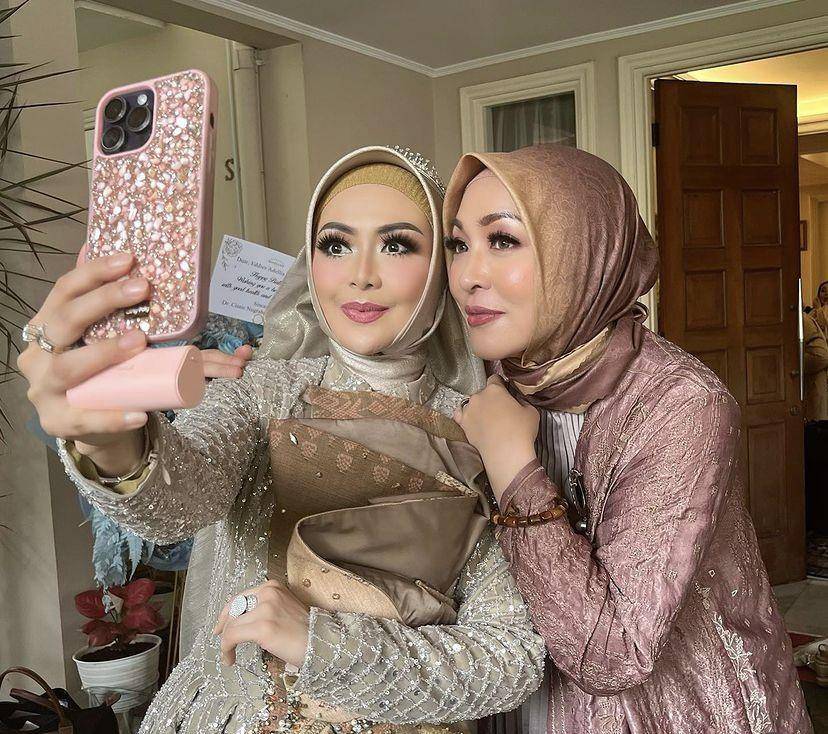 potret artis hadiri perayaan ulang tahun ke-45 Eddies Adellia (Instagram.com/angelinasondakh90)