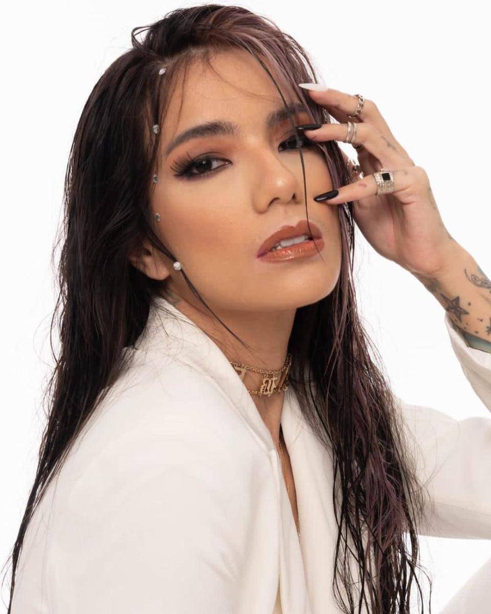 gaya makeup ala Sheila Marcia (instagram.com/itssheilamj)