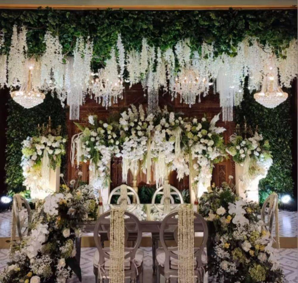 Pernikahan Angga Puradireja dan Dewi Andarini. (Instagram.com/arficita)