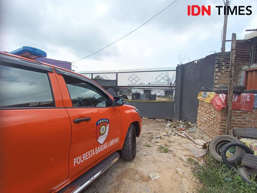 Penampakan pascakebakaran di gudang penimbunan BBM jenis solar di Kota Bandar Lampung. (IDN Times/Tama Yudha Wiguna).