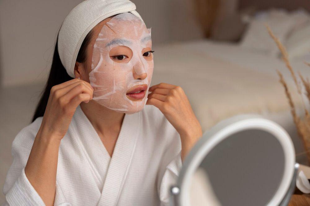 5 Persiapan Sebelum Memakai Sheet Mask biar Hasilnya Optimal