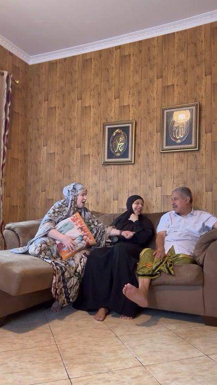 potret keluarga nobar iklan pertama Pak Muh dan Fadil (instagram.com/fadiljaidi)