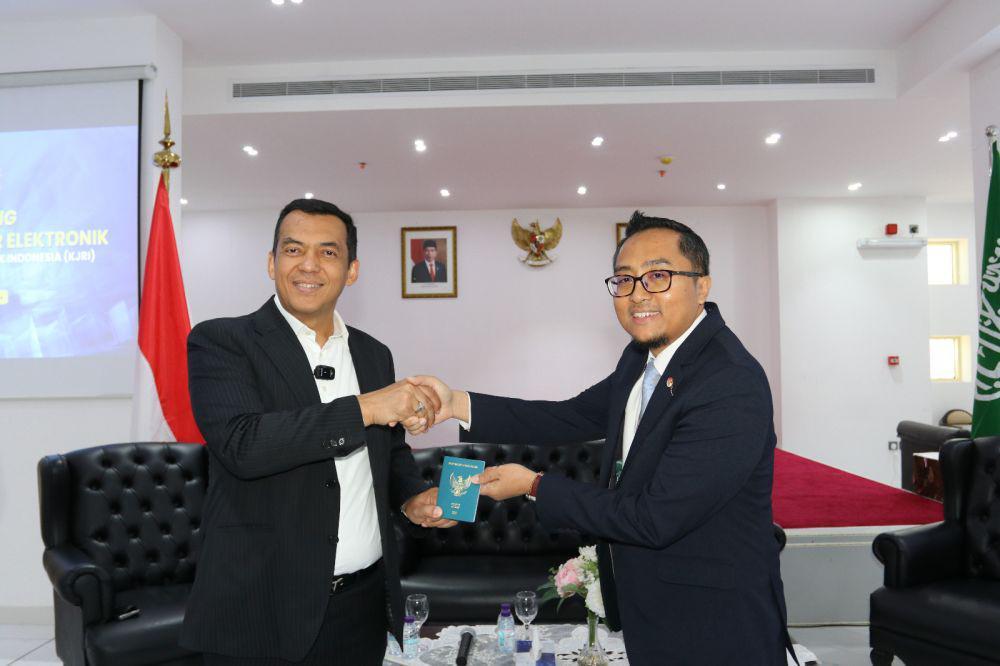 KJRI Jeddah Terbitkan e-Paspor Pertama Kalinya, Terintegrasi SIMKIM